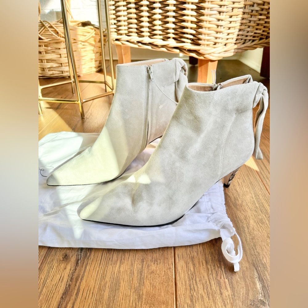 New Cream and White Joie Suede Bow Tie Wrap Chic Ankle Boots